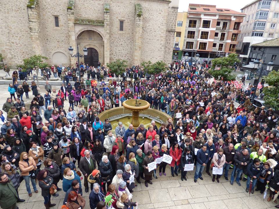 Concentración en Navalmoral de la Mata.: Miguel Ángel Marcos