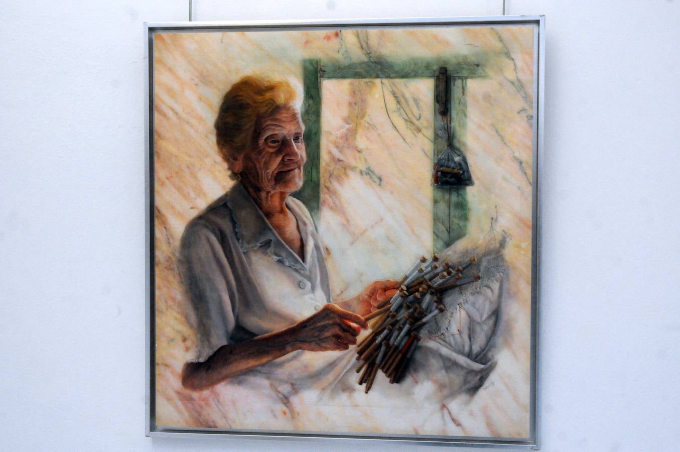 Una exposición de 38 mujeres artistas al hilo de la celebración del 8 de Marzo reivindica en la Asamblea de Extremadura que las féminas 'pinta' "mucho" en la sociedad.