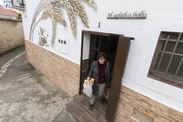 Panadería 'M'agüeli a bollu' (Me huele a bollo), en Serradilla (a 40 kilómetros de Plasencia). :: andy solé