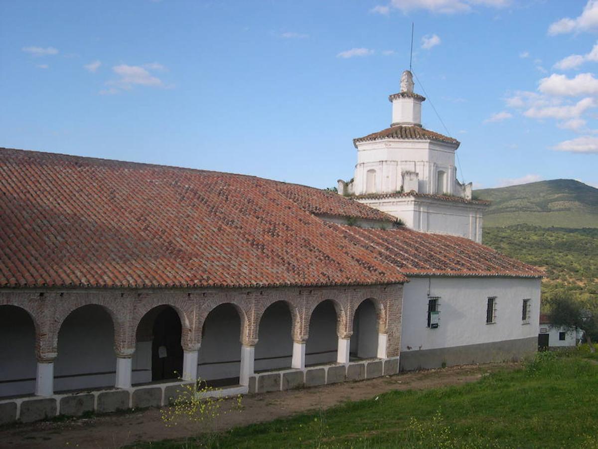 Fotos: La Presa de Zalamea y la ermita de la Virgen del Ara, en imágenes