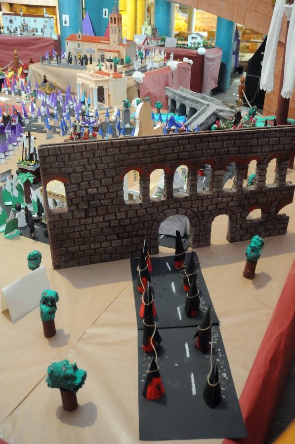 El centro cultural Alcazaba acoge la exposición que montan todos los años los alumnos y profesores del colegio Ntra. Sra. de Guadalupe (Josefinas) sobre la Semana Santa de Mérida. Se podrá visitar hasta el 18 de abril.