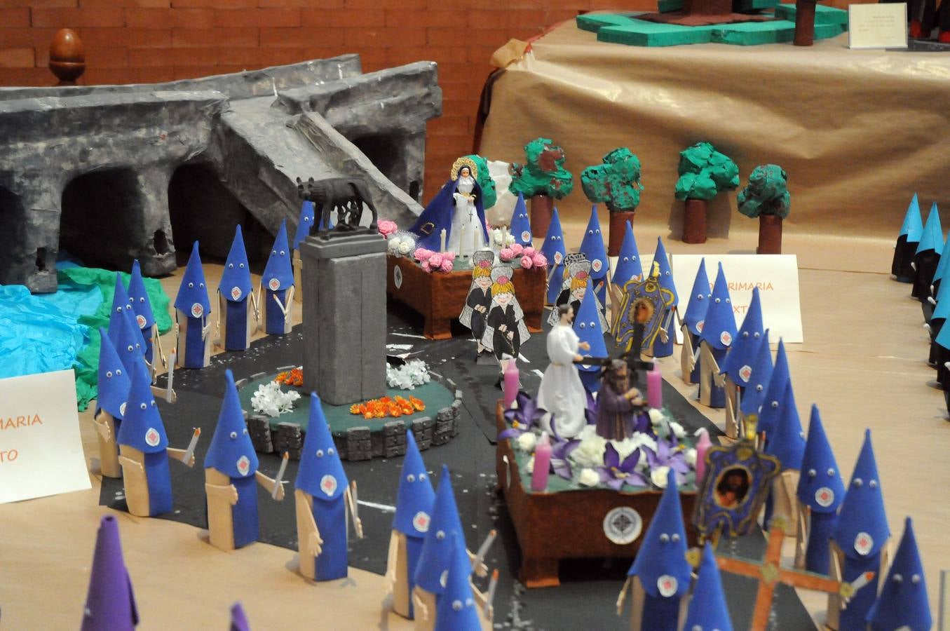 El centro cultural Alcazaba acoge la exposición que montan todos los años los alumnos y profesores del colegio Ntra. Sra. de Guadalupe (Josefinas) sobre la Semana Santa de Mérida. Se podrá visitar hasta el 18 de abril.