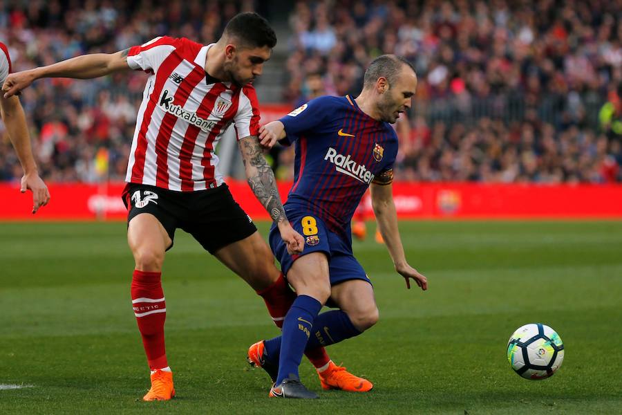 Alcácer y Messi ponen tierra de por medio ante un Athletic que persigue sombras en el Camp Nou.