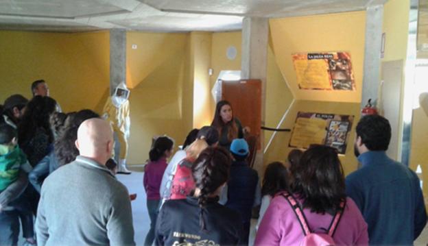 Visitantes en el CASAB de Higuera, organizador de la actividad. :: A.H.