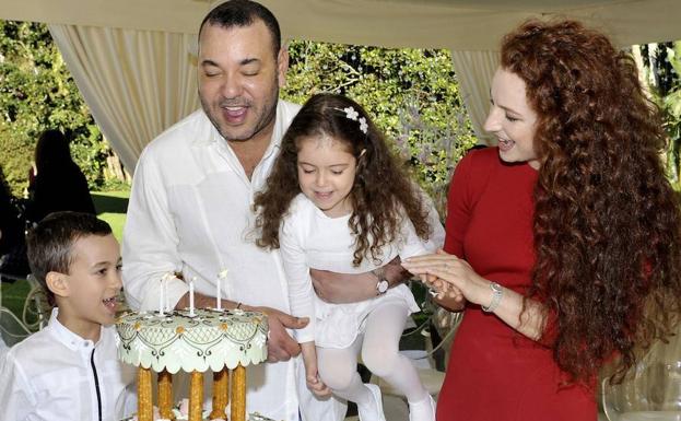 La familia real marroquí celebra el cuarto cumpleaños de la princesa Lalla Jadija en 2011.