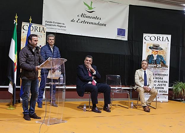 Antonio Ferrera, durante su intervención en la inauguración. :: karpint