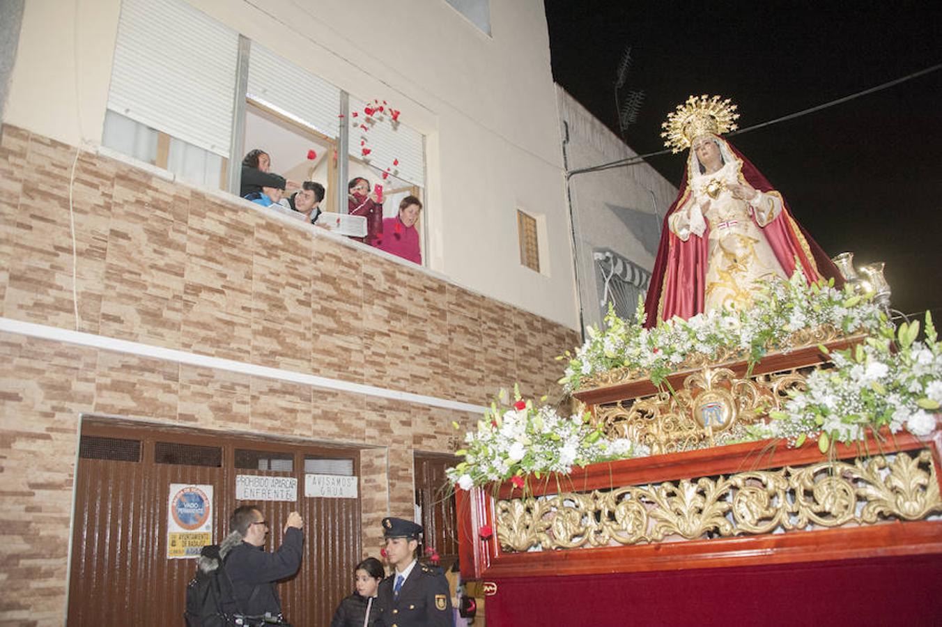 La lluvia respetó el primer desfile de la Hermandad de Jesús Obrero, que estuvo acompañada por cientos de personas