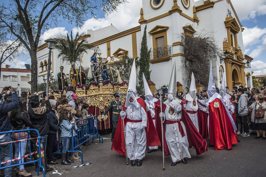 El Domingo de Ramos, un año más, contó con miles de pacenses en la calle y fue una de las procesiones más familiares