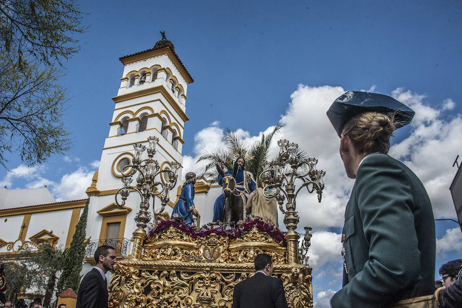 El Domingo de Ramos, un año más, contó con miles de pacenses en la calle y fue una de las procesiones más familiares