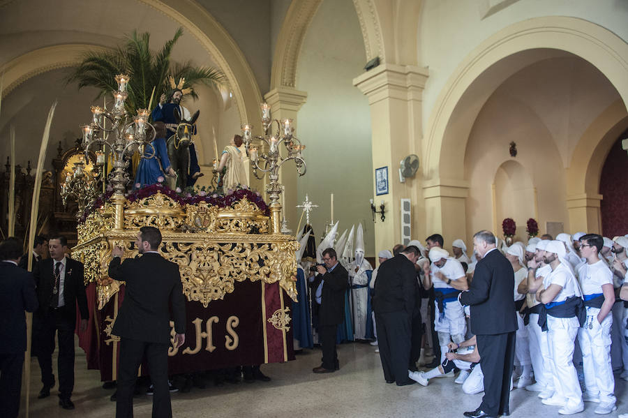 El Domingo de Ramos, un año más, contó con miles de pacenses en la calle y fue una de las procesiones más familiares