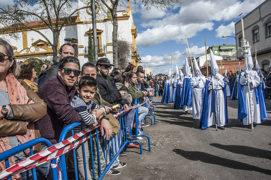 El Domingo de Ramos, un año más, contó con miles de pacenses en la calle y fue una de las procesiones más familiares