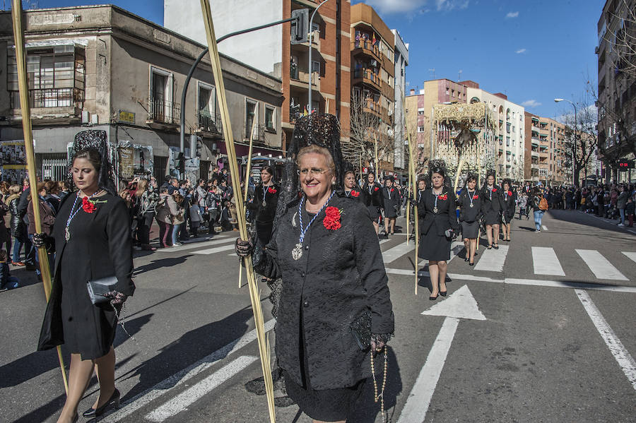 El Domingo de Ramos, un año más, contó con miles de pacenses en la calle y fue una de las procesiones más familiares