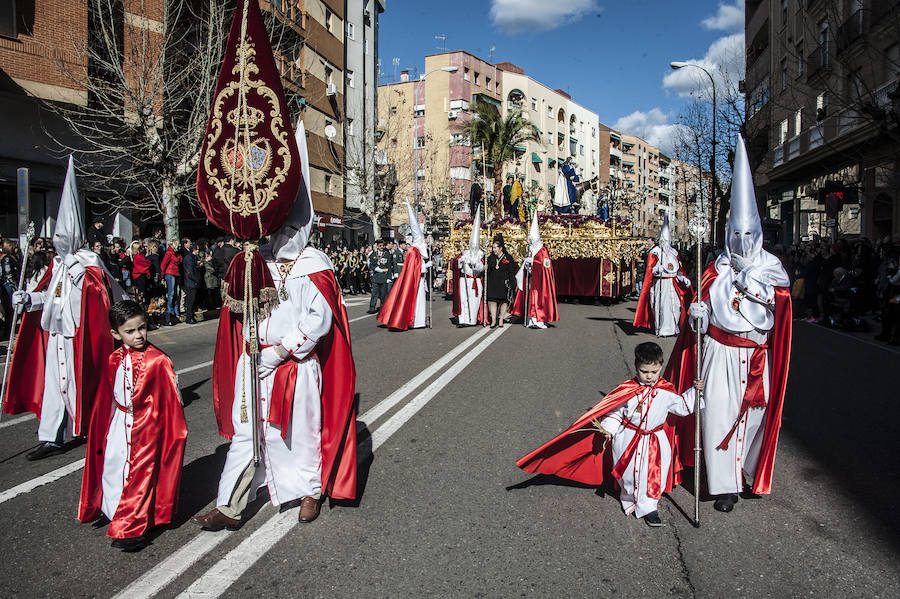 El Domingo de Ramos, un año más, contó con miles de pacenses en la calle y fue una de las procesiones más familiares