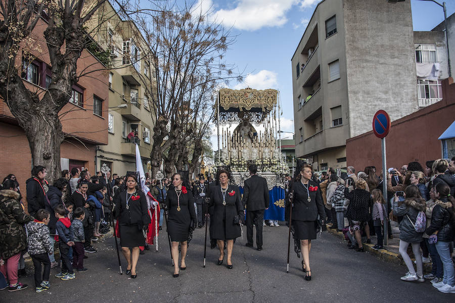 El Domingo de Ramos, un año más, contó con miles de pacenses en la calle y fue una de las procesiones más familiares