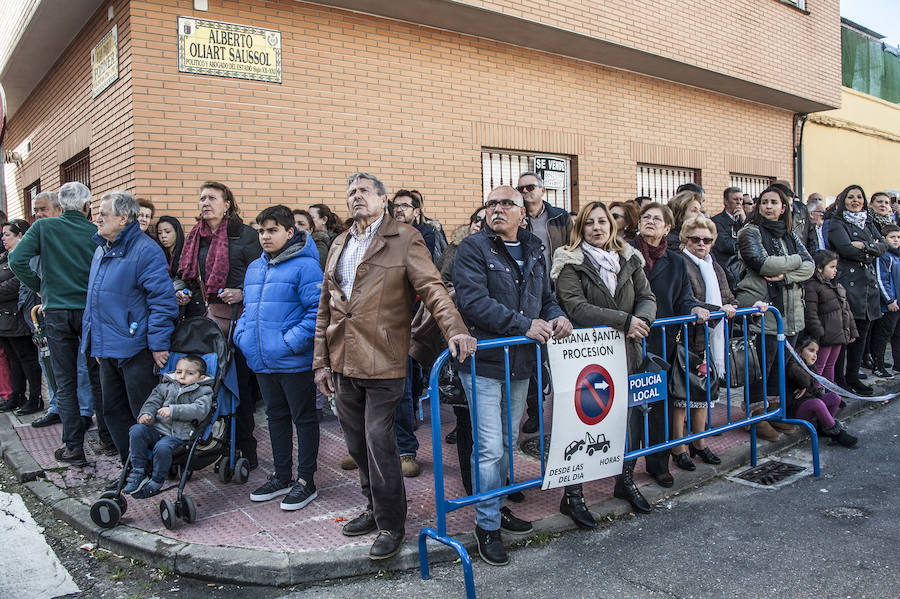 El Domingo de Ramos, un año más, contó con miles de pacenses en la calle y fue una de las procesiones más familiares