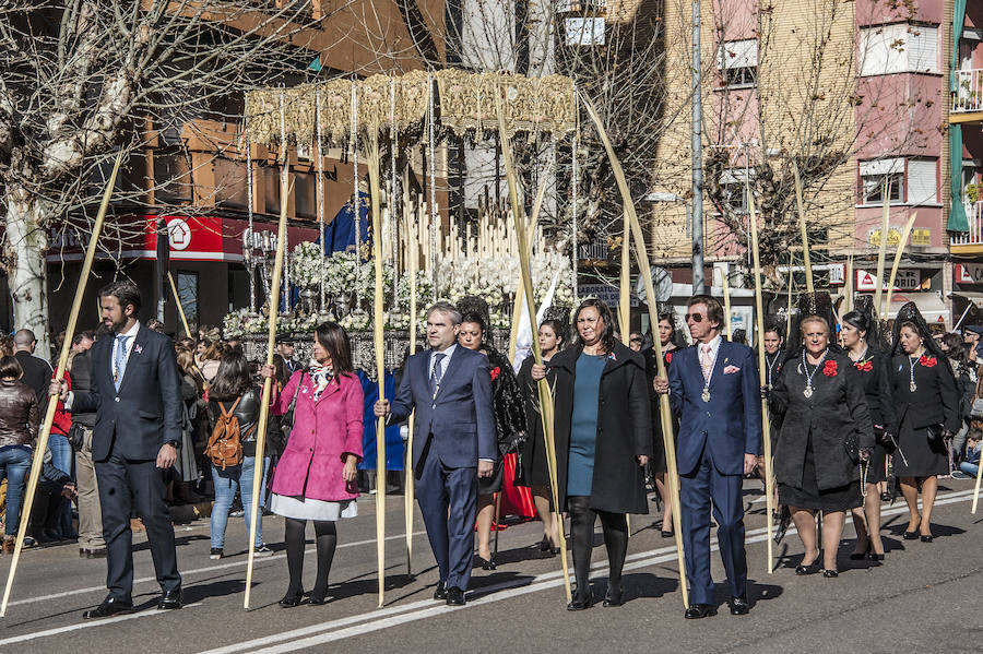 El Domingo de Ramos, un año más, contó con miles de pacenses en la calle y fue una de las procesiones más familiares