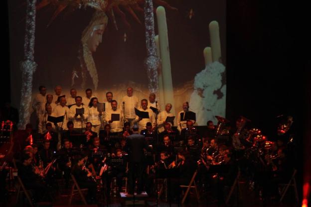 Un momento del espectáculo en el cine-teatro Balboa. :: P.F.