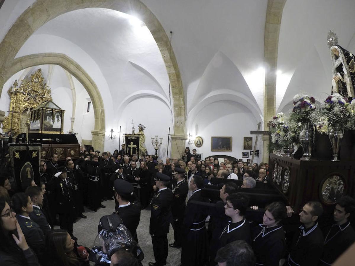 La cofradía de la Soledad y Santo Entierro decide suspender el desfile procesional. 