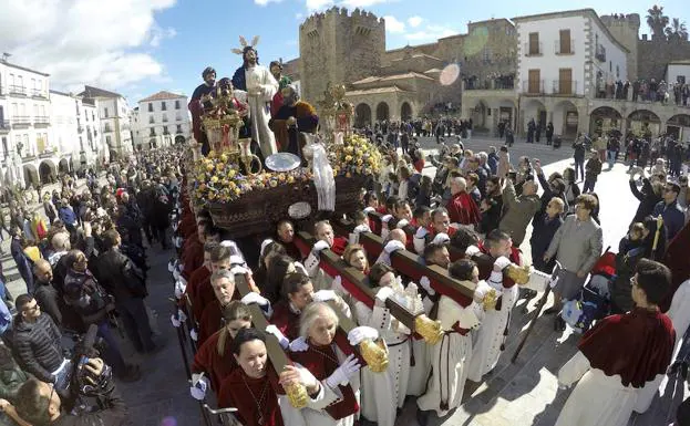 Jueves Santo de fervor, saetas y solera en Cáceres