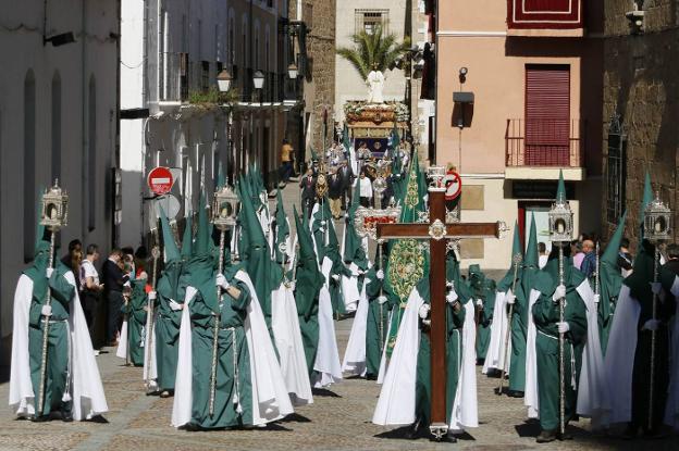 Paso de Jesús de la Pasión en la calle Blanca de camino al encuentro en la Plaza Mayor. :: hoy