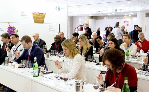 Una de la catas celebradas en la feria Prowein de Düsseldorf 