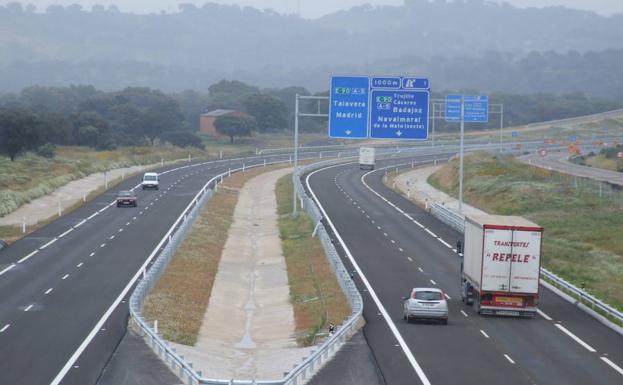 Autovía regional que va de Navalmoral a Moraleja. Quedan 18,5 kms por construir, hasta Portugal. :: 