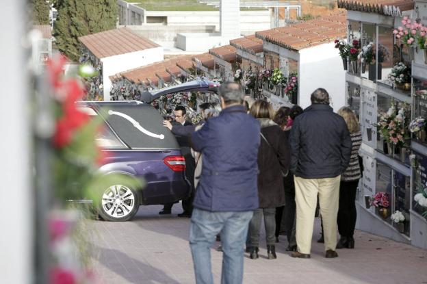 Entierro de Ángel Cortés el 21 de febrero del año pasado. :: hoy