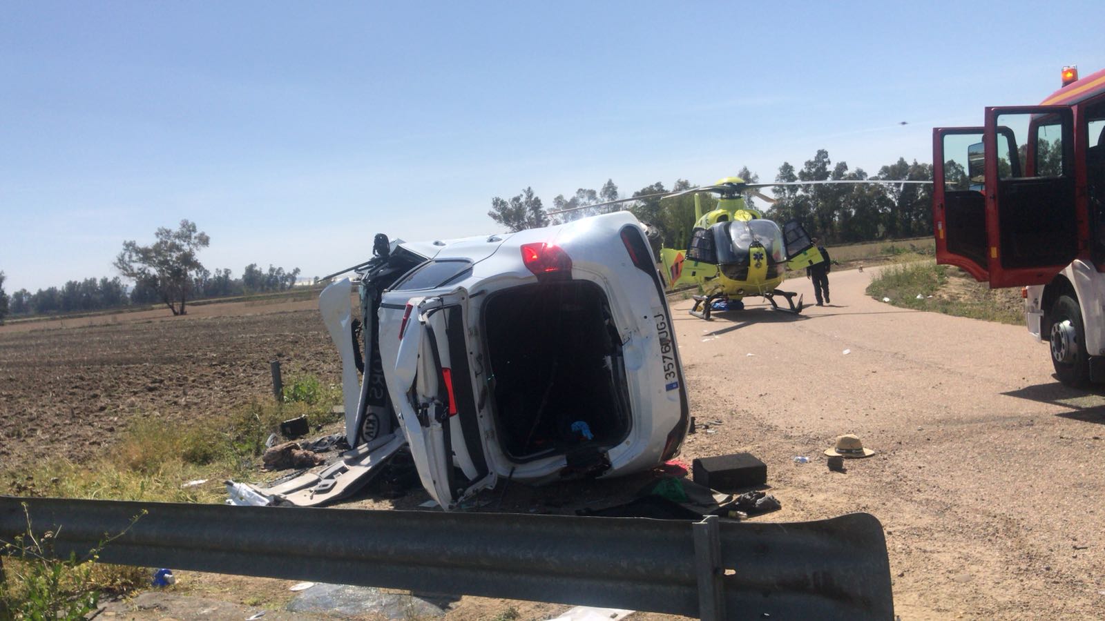 Ha sido necesaria la intervención de los bomberos para excarcelar a dos de los afectados