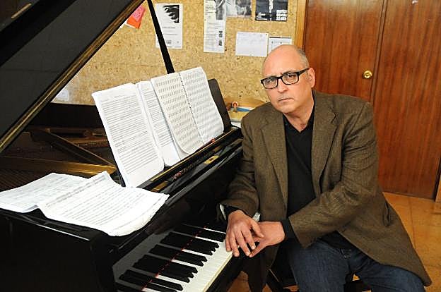 José Ignacio De la Peña, compositor de 'Disparos de luz'. :: Brígido