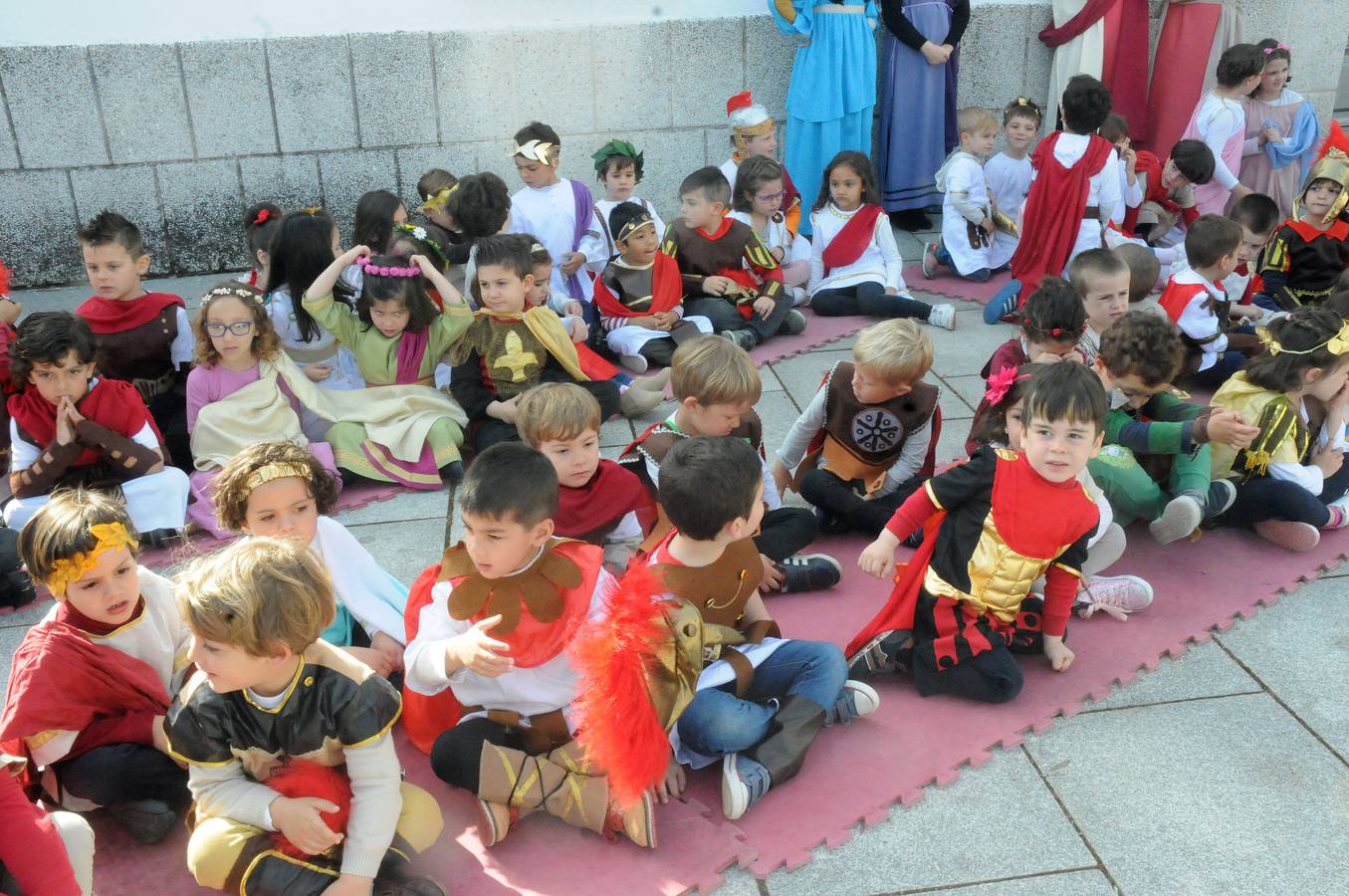 Los escolares emeritenses celebran el Día del Patrimonio con la adopción de los monumentos más cercanos a sus centros