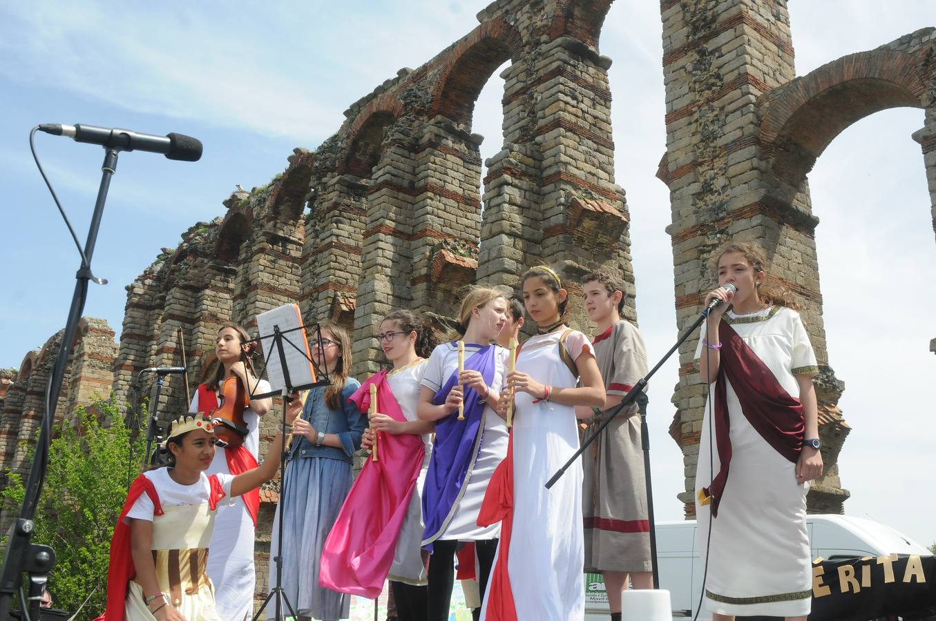 Los escolares emeritenses celebran el Día del Patrimonio con la adopción de los monumentos más cercanos a sus centros