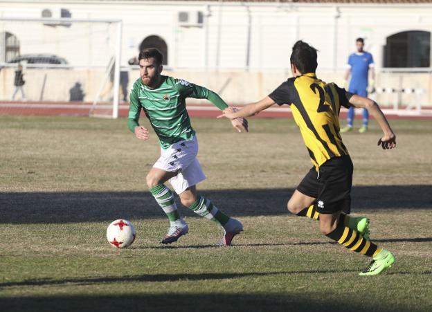 Marcos Torres podrá regresar hoy al once inicial tras superar su lesión. :: A. Méndez