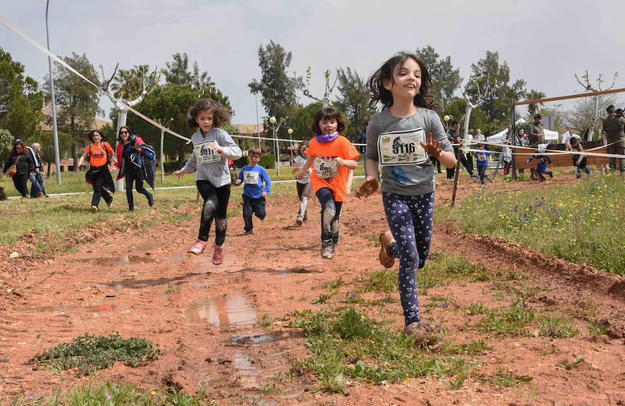 Ni la tormenta ni el fango amilanaron al millar de deportistas que midieron sus fuerzas en el VI Desafío San Fernando