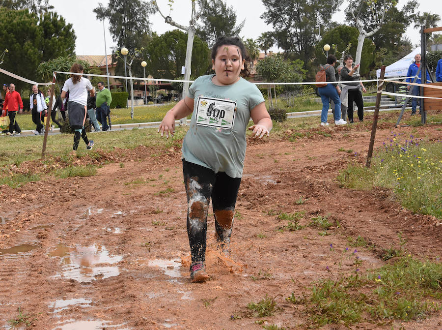 Ni la tormenta ni el fango amilanaron al millar de deportistas que midieron sus fuerzas en el VI Desafío San Fernando