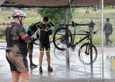Imagen secundaria 1 - De barro hasta las cejas en el Desafío San Fernando de Badajoz