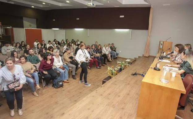 El acto celebrado en la Casa de la Mujer de Cáceres ha estado presidido por la directora del Instituto de la Mujer de Extremadura, Elisa Barrientos:: JORGE REY