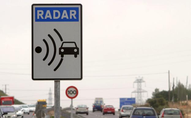 Velocidad controlada por radar en la carretera N-420 entre Tarragona y Reus. 