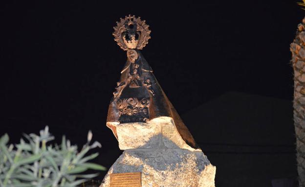 Imagen de la escultura de la Virgen de Piedraescrita que se inauguró ayer