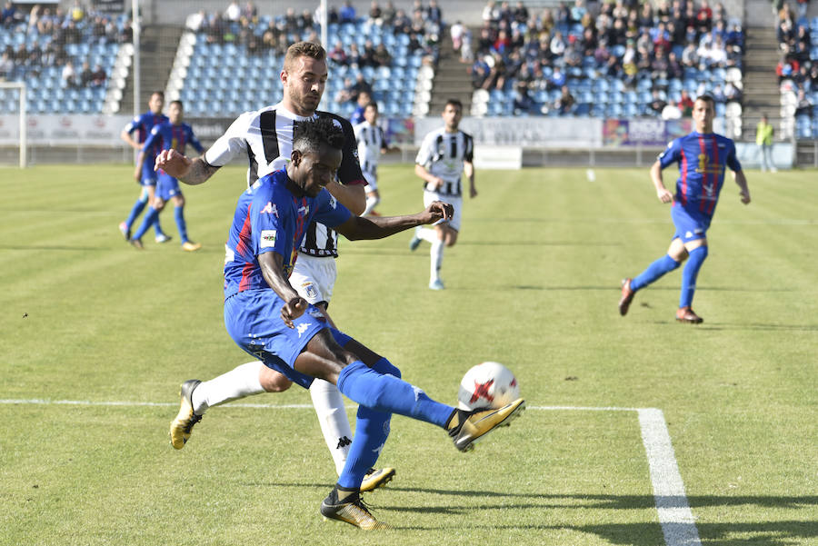  Los pacenses se agarran a la permanencia y agravan la crisis de un equipo azulgrana a la deriva y que sale de playoff