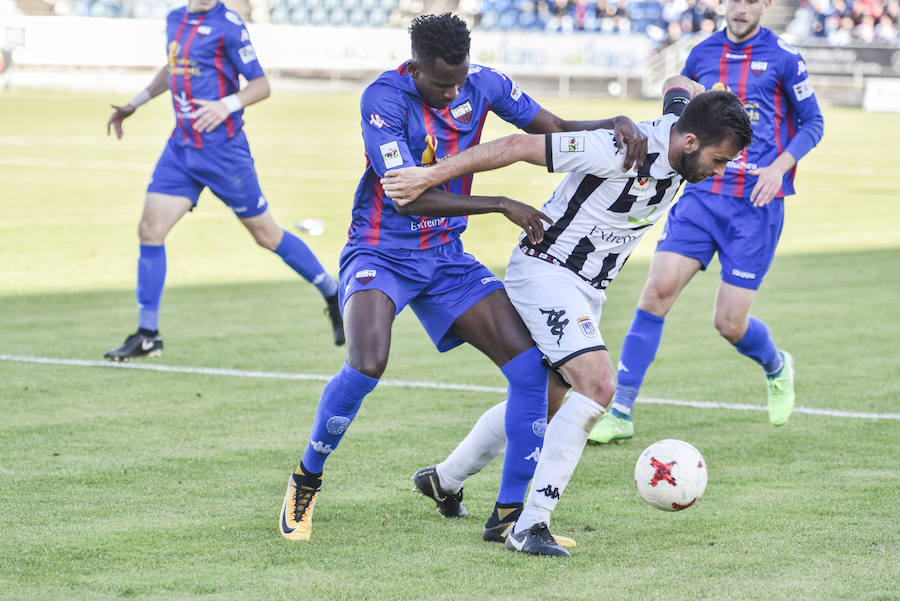  Los pacenses se agarran a la permanencia y agravan la crisis de un equipo azulgrana a la deriva y que sale de playoff