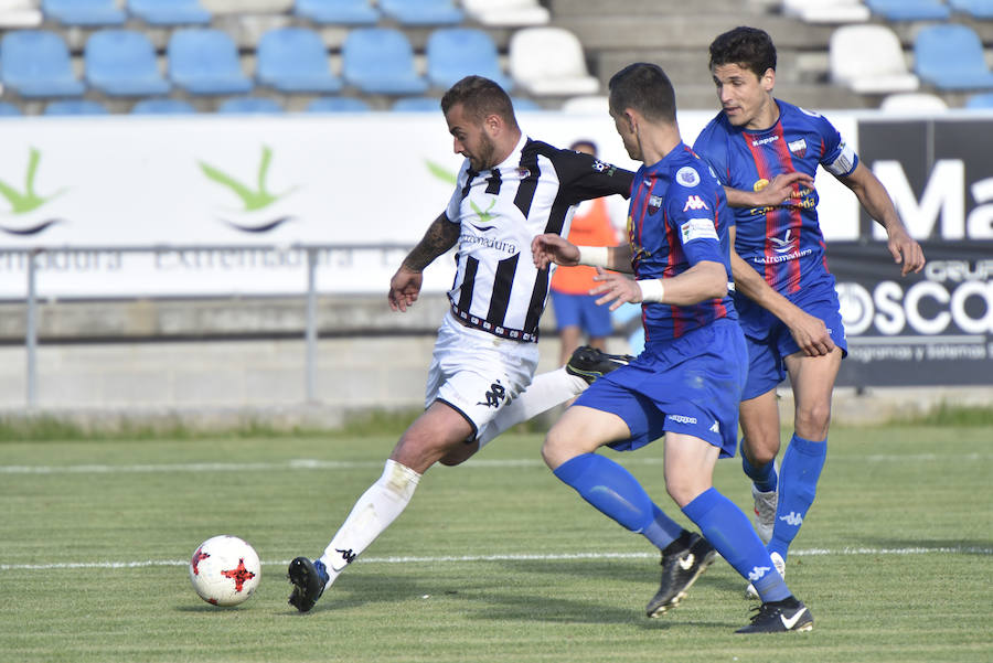  Los pacenses se agarran a la permanencia y agravan la crisis de un equipo azulgrana a la deriva y que sale de playoff