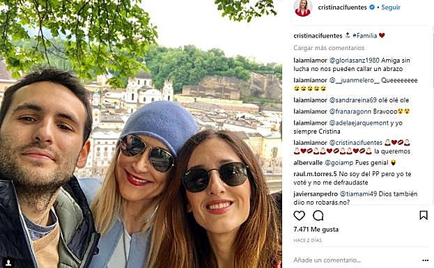 Cristina Cifuentes junto a sus dos hijos, Javier y Cristina.