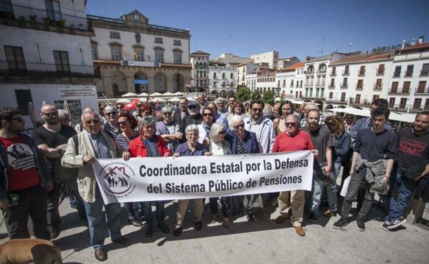 Pensionistas extremeños piden en más de una decena de actos reivindicativos un sistema digno de pensiones