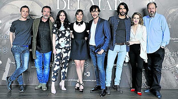 El elenco de la serie está encabezado por Michelle Jenner, Aitor Luna y Josep María Pou, entre otros. :: Atresmedia