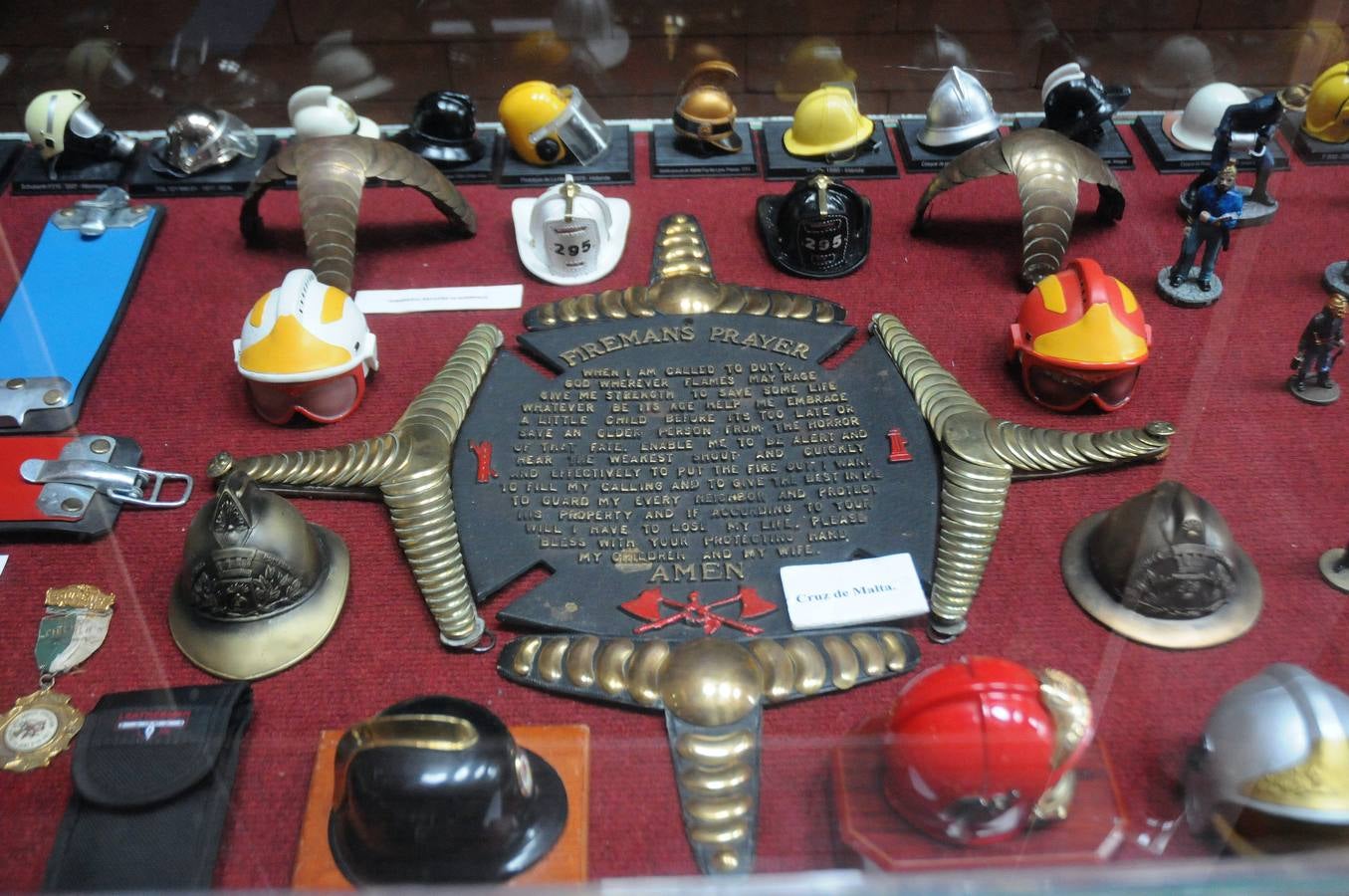 Del 7 de mayo al 3 de junio se podrá visitar, en el Centro Cultural Alcazaba, la exposición 'Bomberos del Mundo' formada por diferentes objetos de la colección particular del bombero emeritense José Manuel Rivero Tapia.