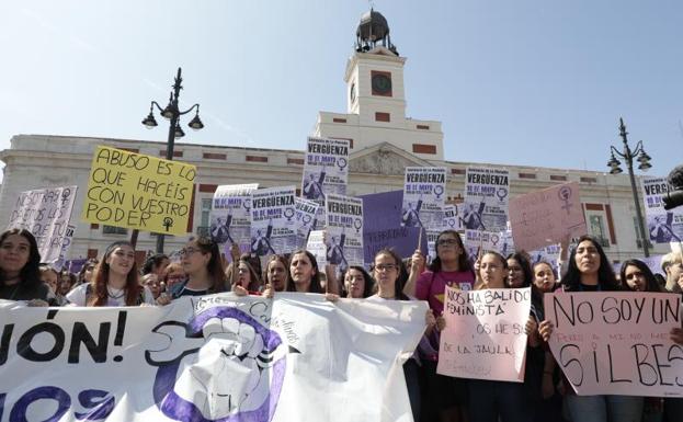 Miles de estudiantes y jóvenes protestan en toda España contra la sentencia a 'La Manada'