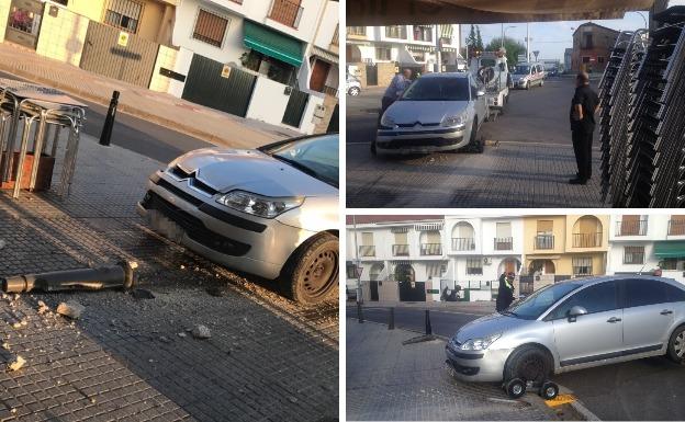 El coche se subió a la acera frente a un bar en una rotonda de la avenida Vïa de la Plata