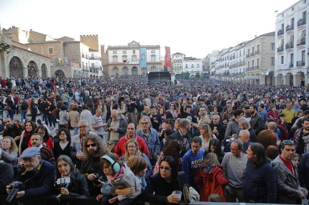 Esta tarde se despide de Cáceres uno de los festivales Womad más multitudinario 