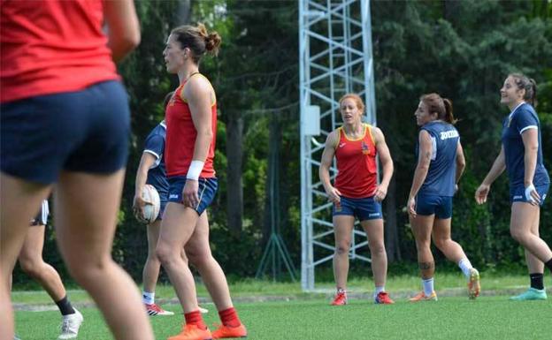 María Ribera durante un entrenamiento con el seven español antes de partir a Canadá. :: BORJA HEREDERO 