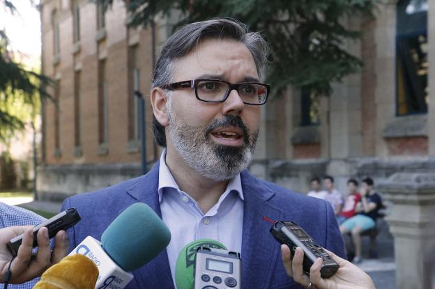 El alcalde de Plasencia, Fernando Pizarro. :: andy solé